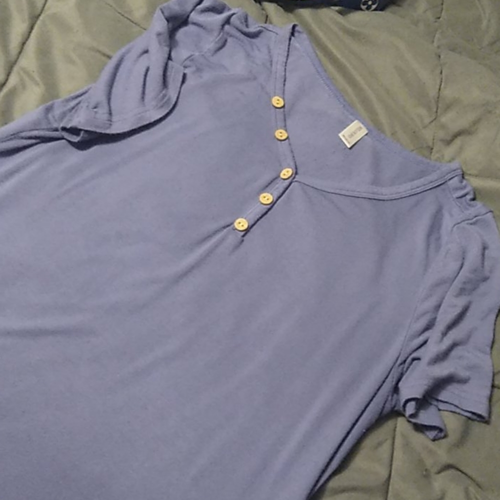 Niloufo top.  Lavender color. M